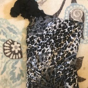 Cute animal print w/shoulder detail